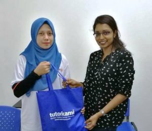 Tutorkami of the month: Miss Shamini presented with a gift